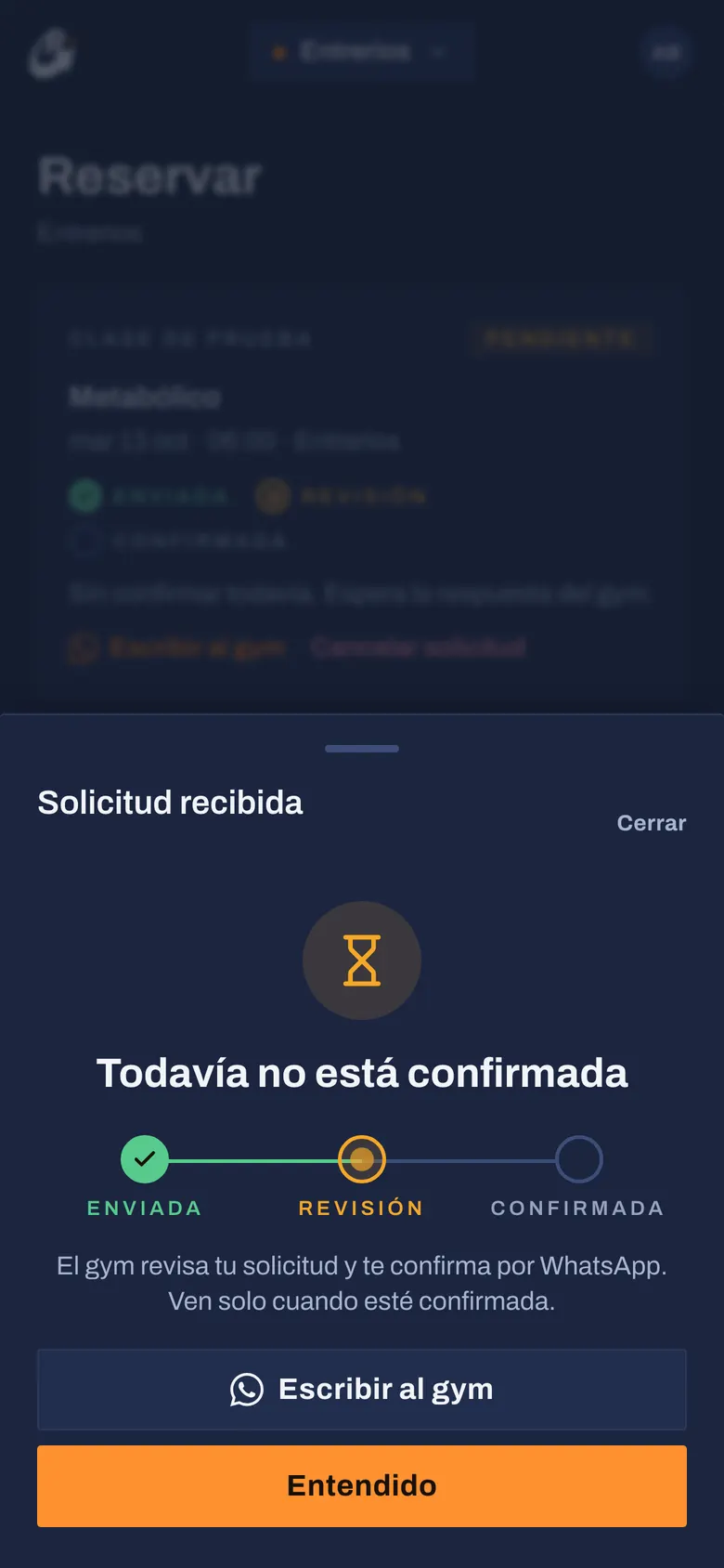 Paso 5: El gym la revisa y te avisa por WhatsApp
